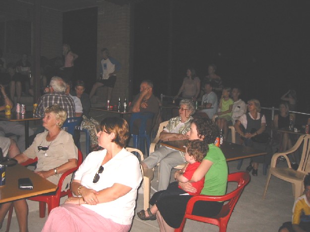 Big outdoor crowd.