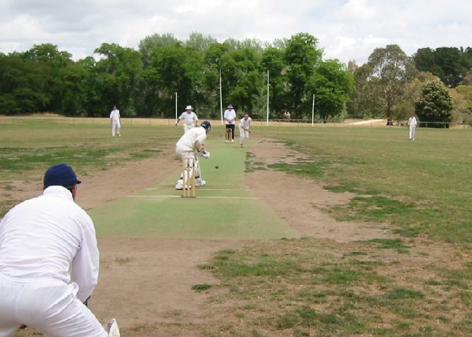 Jeff bowls to Gatting Jnr.