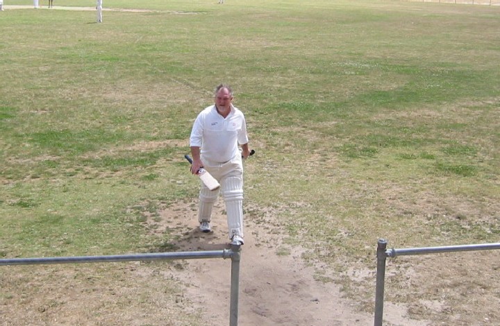 Mike Gatting retires with 50+.