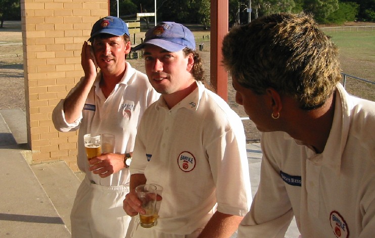 Jed tells Moshy & Rayan about a sore jaw.